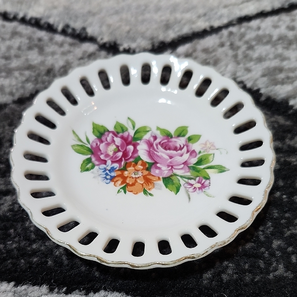 ANTIQUE JAPAN HAND-PAINTED FLORAL 4" PIERCED RIM MINIATURE OPEN-SALT CELLARPLATE